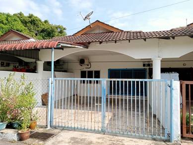 Terraced House For Sale in Pekan,PHG