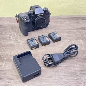 Fujifilm X-H1 + 3 Batteries