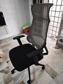 Used Ergonomic Mesh Office Chair – Grey & Black