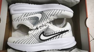 new NIKE RUNNING SHOE