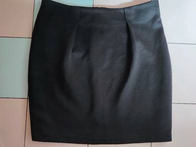 WellUsed Jet-black Stretchable Short Skirt