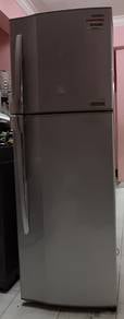 peti sejuk ais refrigerator fridge 2 pintu toshiba