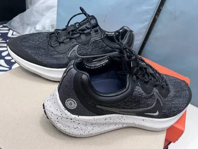 Nike ● Winflo 8 ● Shield Weatherized