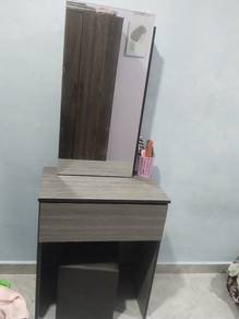 make up table