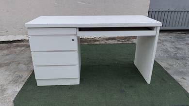 YD04BD Meja Tulis 4.7 Feet 3 Drawers Writing Table