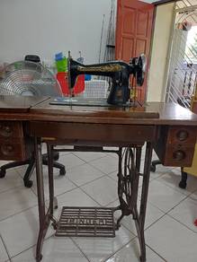 Singer sewing machine 