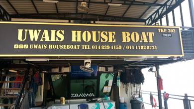 Percutian houseboat 