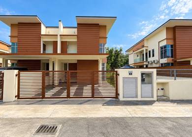 Semi-Detached House For Sale in Shah Alam,SGR
