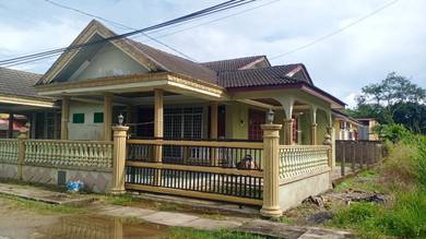 Semi-Detached House For Rent in Paka,TRG
