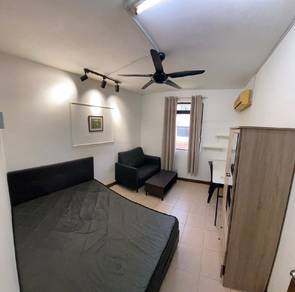 Condominium For Rent in Cyberia Crescent 1