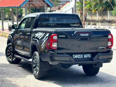 Toyota Hilux ROGUE in Old Klang Road, KUL