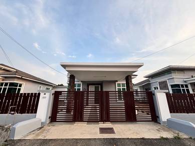 Bungalow House For Sale in Durian Tunggal,MLK