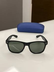 Unisex Black Sunglasses with hard Case