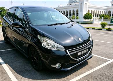 Peugeot 208 VTi ALLURE in Butterworth, PNG