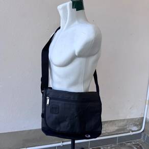 Champion messenger sling bag