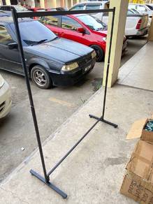 T Stand 