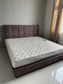 Queen size bed with header + divan