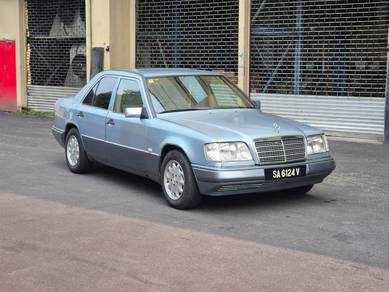Mercedes Benz 260E in Sri Petaling, KUL