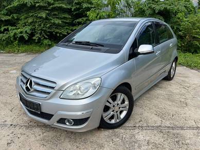 Mercedes Benz B180 180 (CBU) in KLCC, KUL