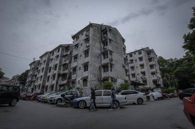 Flat For Sale in Desa Petaling Flat