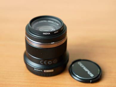 Olympus M.Zuiko 45mm f/1.8 MFT Lens