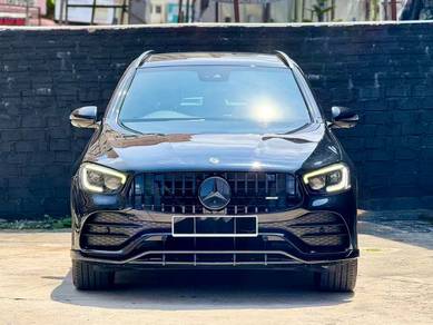 Mercedes Benz GLC300 300 4MATIC AMG LINE in Desa Petaling, KUL