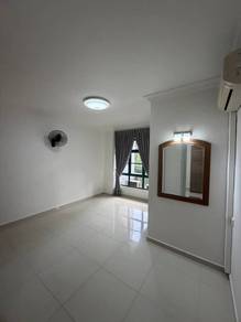 Condominium For Rent in Straits View Condominium