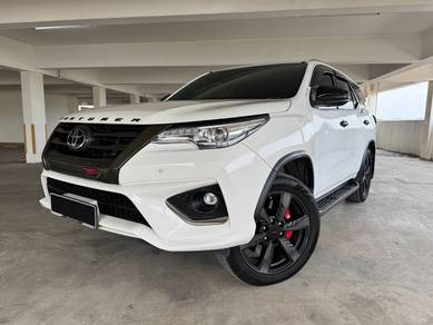 Toyota Fortuner V in Tampoi, JHR