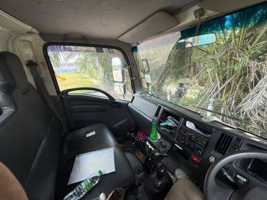 Lori Roro Isuzu