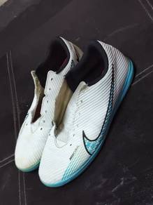 Size uk 9.5- Nike Mercurial Vapor 15 Club IC BLAST