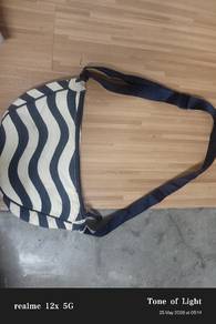 uniqlo marimekko sling bag 