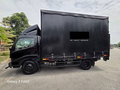 Lori 3 tan Hino TAIL LIFT CURTAIN SIDER BOX 5000kg