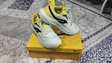 Running shoes AL