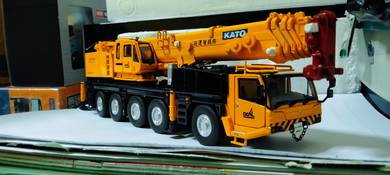 1/50 scale Kato KA1300 diecast model
