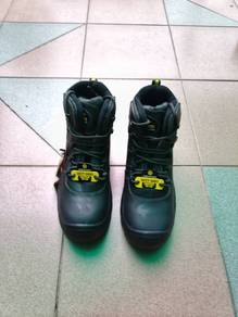 Safety shoes