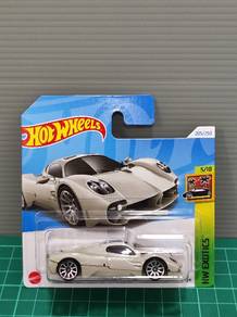Hotwheels Pagani Utopia Short card