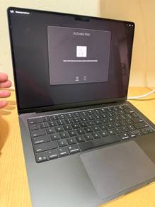 MacBook Pro M5 16 Gb ram 512 Storage under wa
