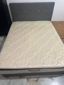 Bed and mattress set