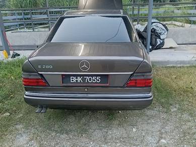 Mercedes Benz 260E in Banting, SGR