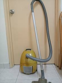 FOR SALE - Vacuum Cleaner & Bed