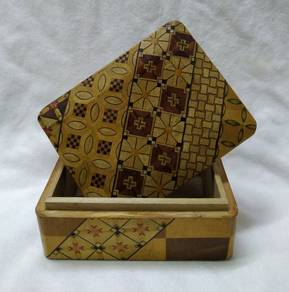 Vintage Japanese Inlaid Wood Puzzle Box Beautiful