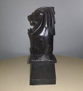 Wooden Singapore Merlion figurine