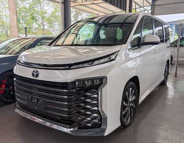 Toyota Voxy S-Z in Kajang, SGR