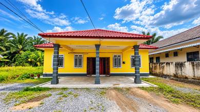 Semi-Detached House For Rent in Banting,SGR