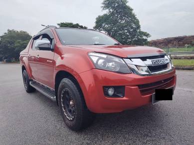 Isuzu D-Max V-CROSS 4x4 in Sungai Besi, KUL