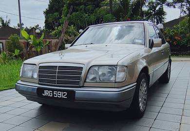Mercedes Benz 220E in Kluang, JHR