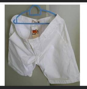 G&H brand white woman ladies short pants size 32
