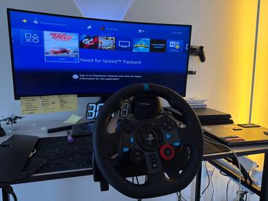 Logitech steering wheel for PS4 & PS5