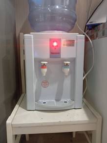 Water diapenser
