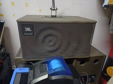 KARAOKE AMPLIFIER MICROPHONE  